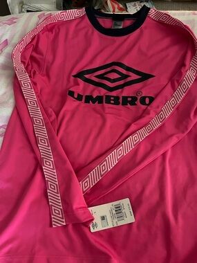 💖⚽ **Umbro Hot Pink Goalie Jersey – Bold, Sporty & Standout Style** ⚽💖